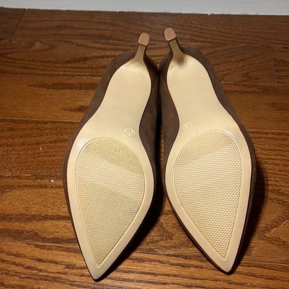 A new day pointed toe brown pumps - Picture 6 of 7
